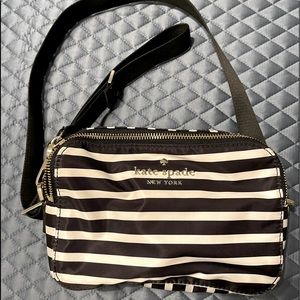Kate Spade Black & White stripped crossbody purse. Darling. Good condition.